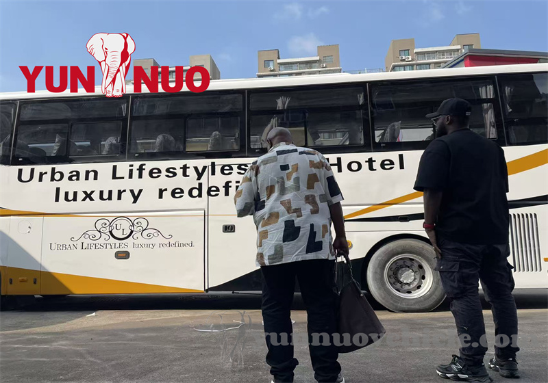 The Zimbabwean customer visited Shandong Yunnuo for a return trip to inspect the vehicles The Zimbabwean customer visited Shandong Yunnuo for a return trip to inspect the vehicles