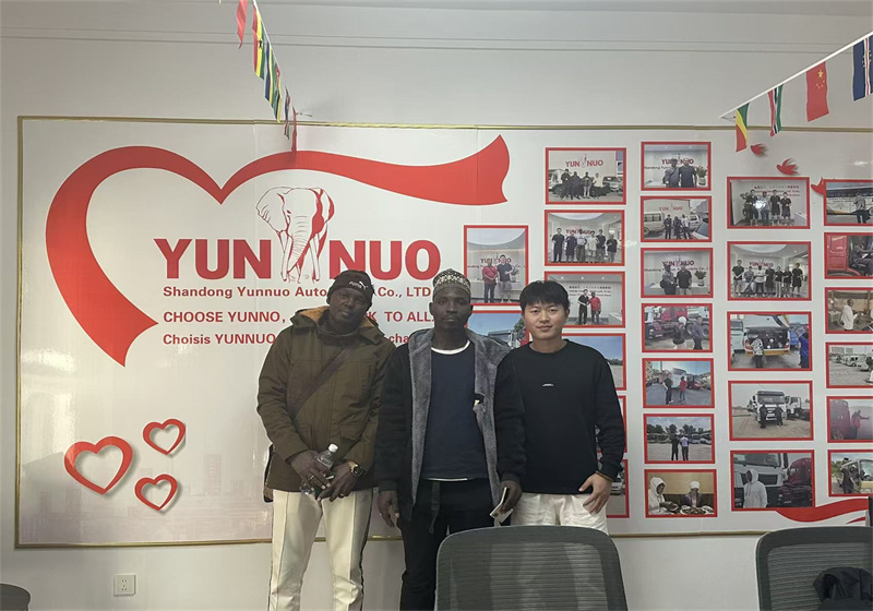 Malian buyers visit Shandong Yunnuo to buy Toyota Coaster