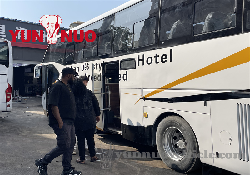 The Zimbabwean customer visited Shandong Yunnuo for a return trip to inspect the vehicles The Zimbabwean customer visited Shandong Yunnuo for a return trip to inspect the vehicles