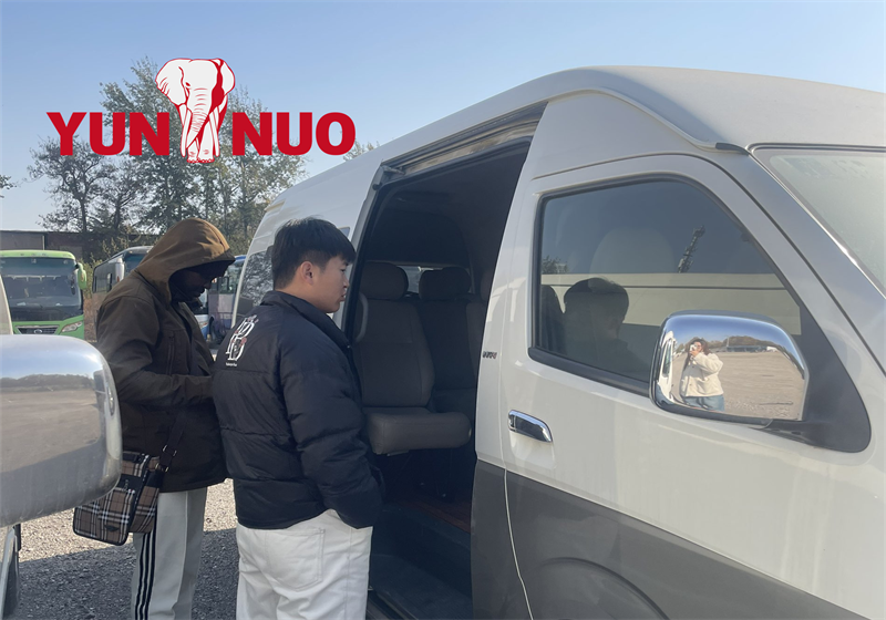 Malian buyers visit Shandong Yunnuo to buy Toyota Coaster