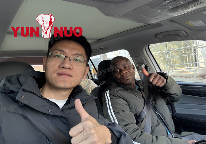  Clients from Zambia visited Yunnuo for the procurement of lowbed trailers副本
