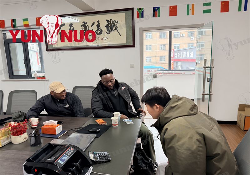 Zimbabwean Client Visits Shandong Yunnuo to Settle the Final Payment.png