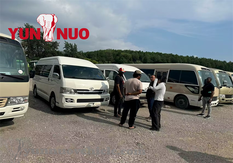 The client from Benin came tovisit our factory and stock vehicles