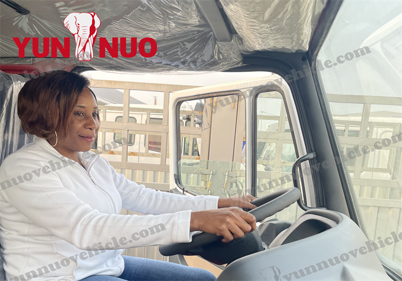  Côte d'Ivoire customer purchases four used dump trucks