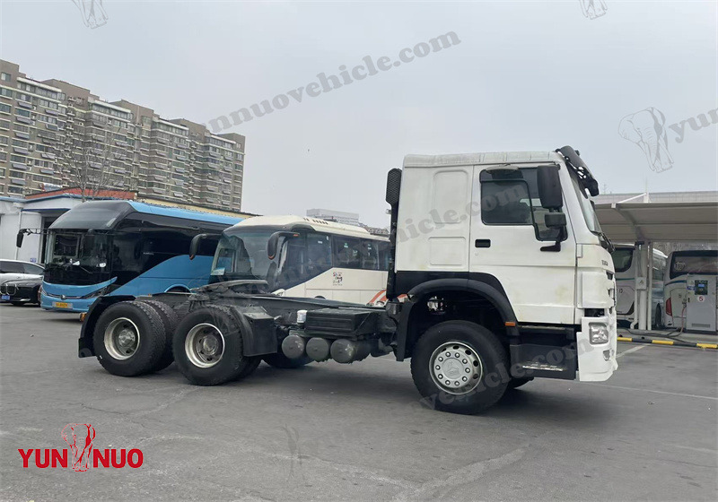 HOWO tractor truck