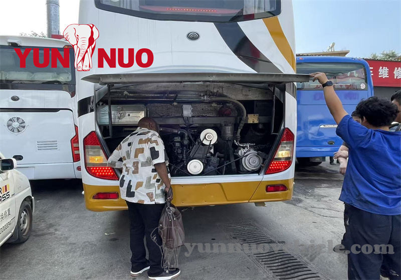 The Zimbabwean customer visited Shandong Yunnuo for a return trip to inspect the vehicles