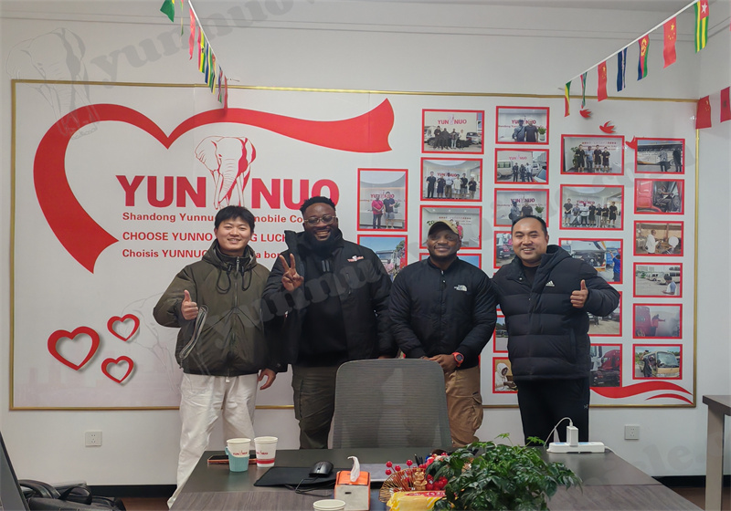 Zimbabwean Client Visits Shandong Yunnuo to Settle the Final Payment.jpg