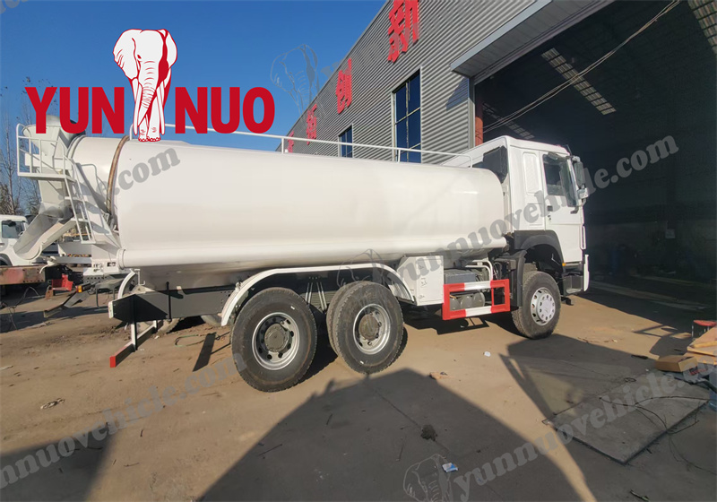 HOWO Stainless Steel Water Tank Truck of Shandong Yunnuo to be shipped to DRC