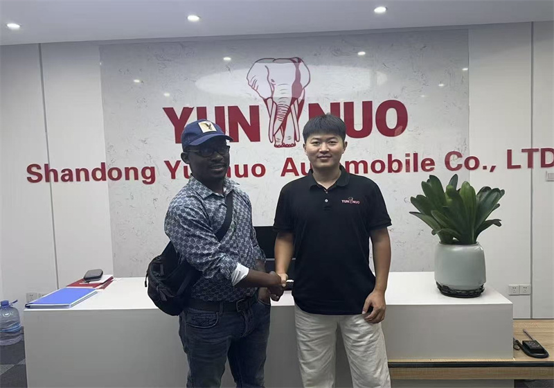 A Ghanaian client working in China came to visit our company