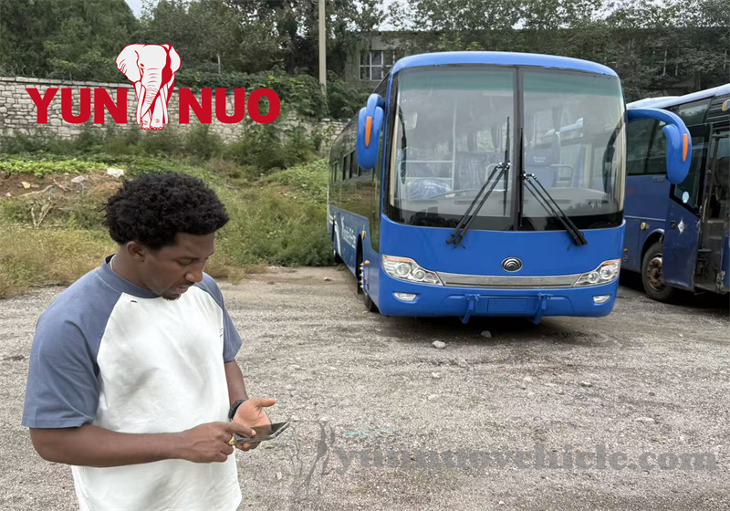 The Guinean customer came to Shandong Yunnuo to purchase used buses