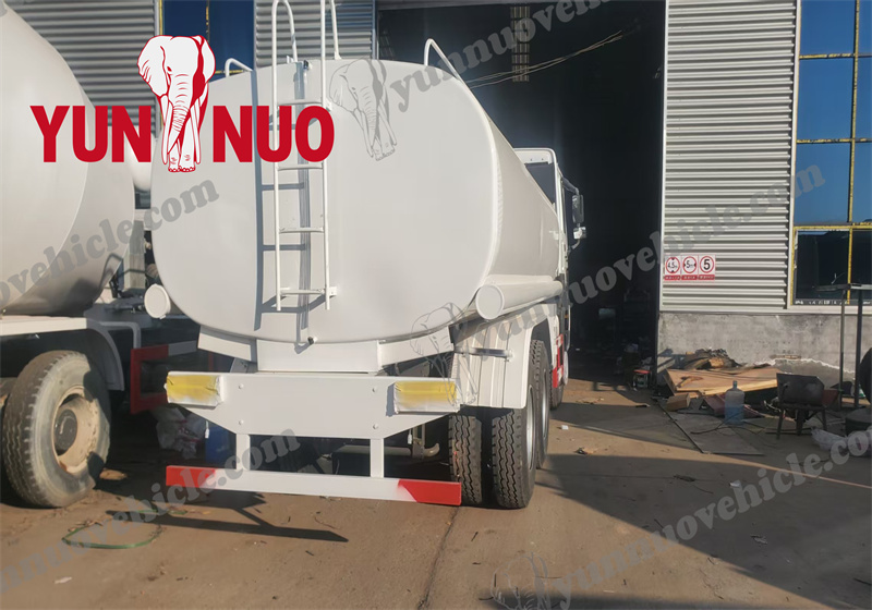 HOWO Stainless Steel Water Tank Truck of Shandong Yunnuo to be shipped to DRC