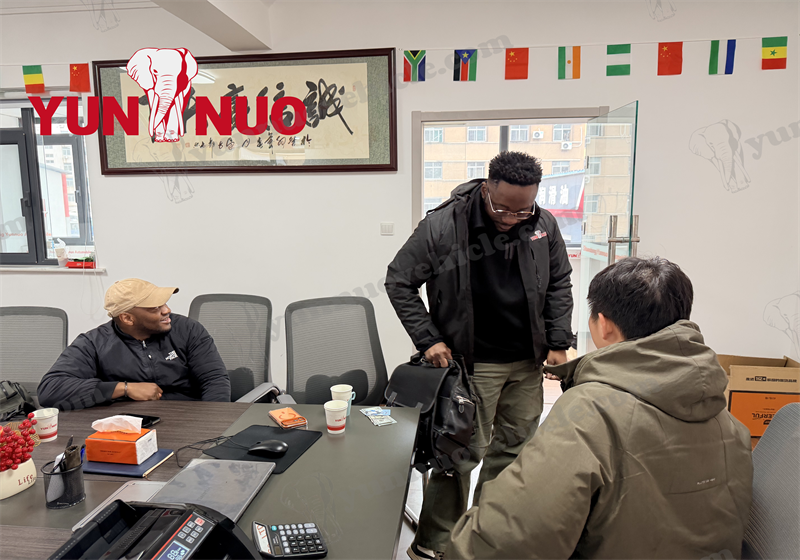 Zimbabwean Client Visits Shandong Yunnuo to Settle the Final Payment.png