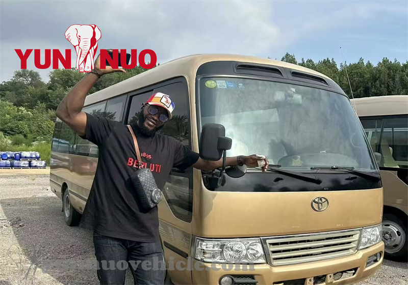 The client from Benin came tovisit our factory and stock vehicles