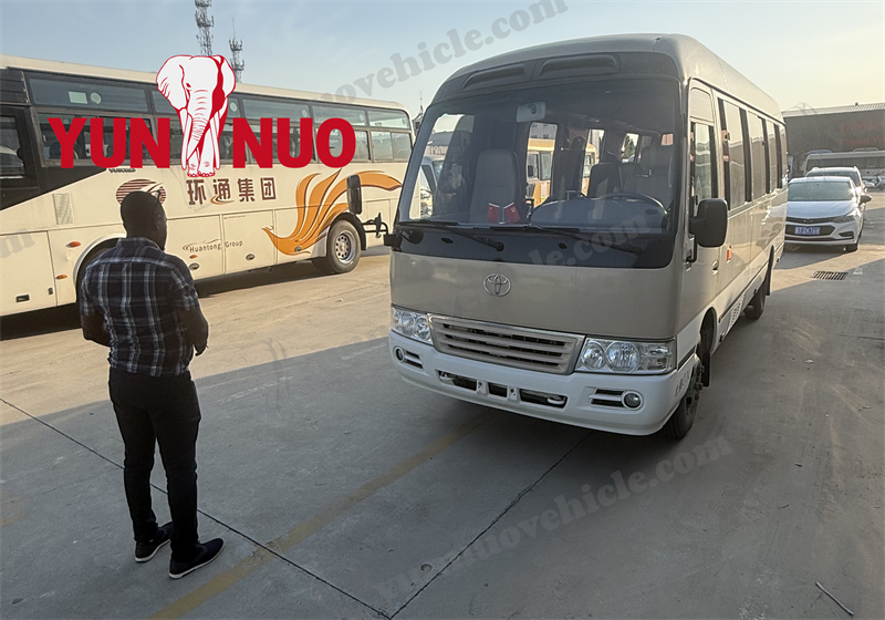 Sierra Leone client ordered two used 3RZ Toyota Coasters副本.png