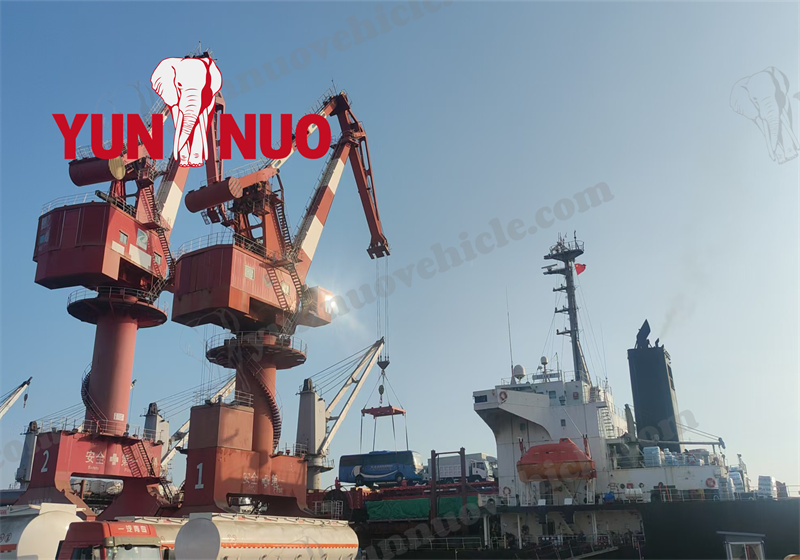  Yutong ZK6102D buses tailored for Africa副本1.jpg