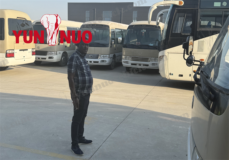 Sierra Leone client ordered two used 3RZ Toyota Coasters副本.png