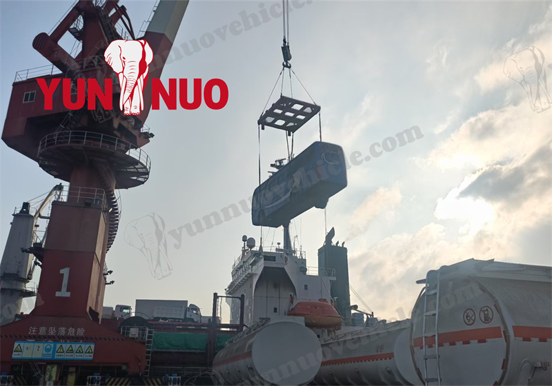  Yutong ZK6102D buses tailored for Africa副本1.jpg