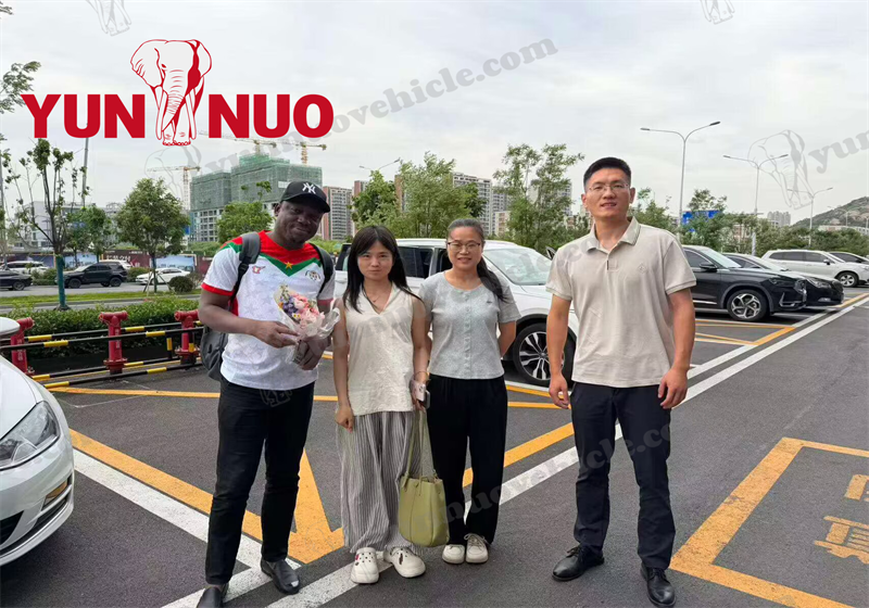 Customer from Burkina Faso visits Shandong Yunnuo副本.png