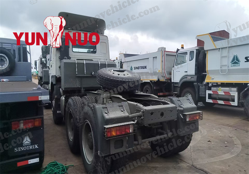 Sinotruk ordered by the Angolan customer has arrived at the port.jpg