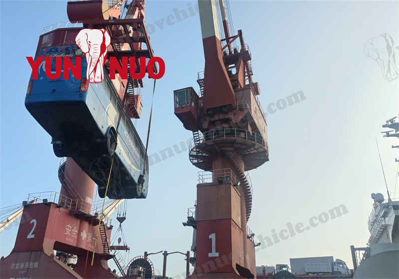  Yutong ZK6102D buses tailored for Africa副本1.jpg